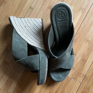 NWOT Sz 8 Tory Burch wedge espadrilles, olive green